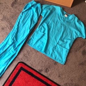 Women’s set Cherokee scrubs. Turquoise